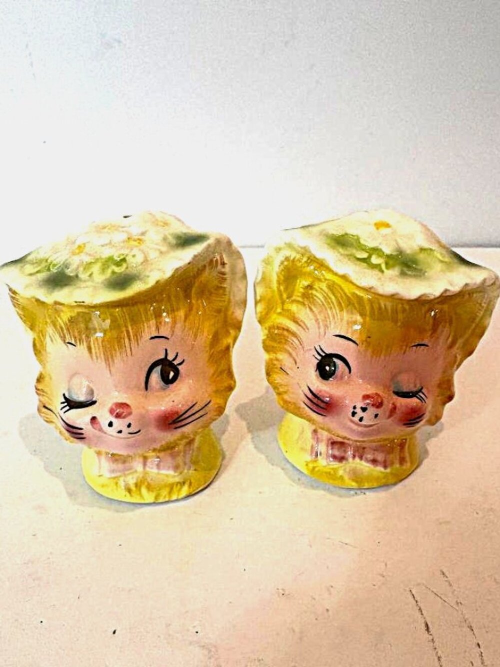 Vintage 1950s Enesco "Miss Priss" Winking Kitty Cat Salt & Pepper Shaker set
